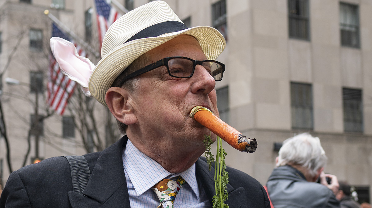A bunnyman smokin' carrots