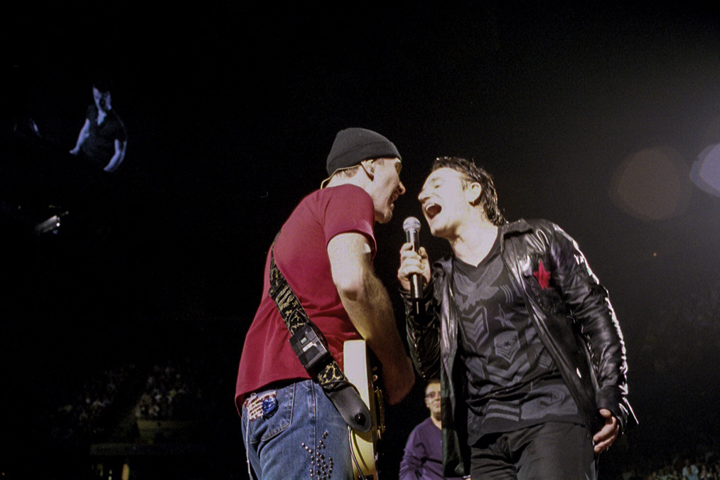 Elevation Tour U2: The Edge and Bono