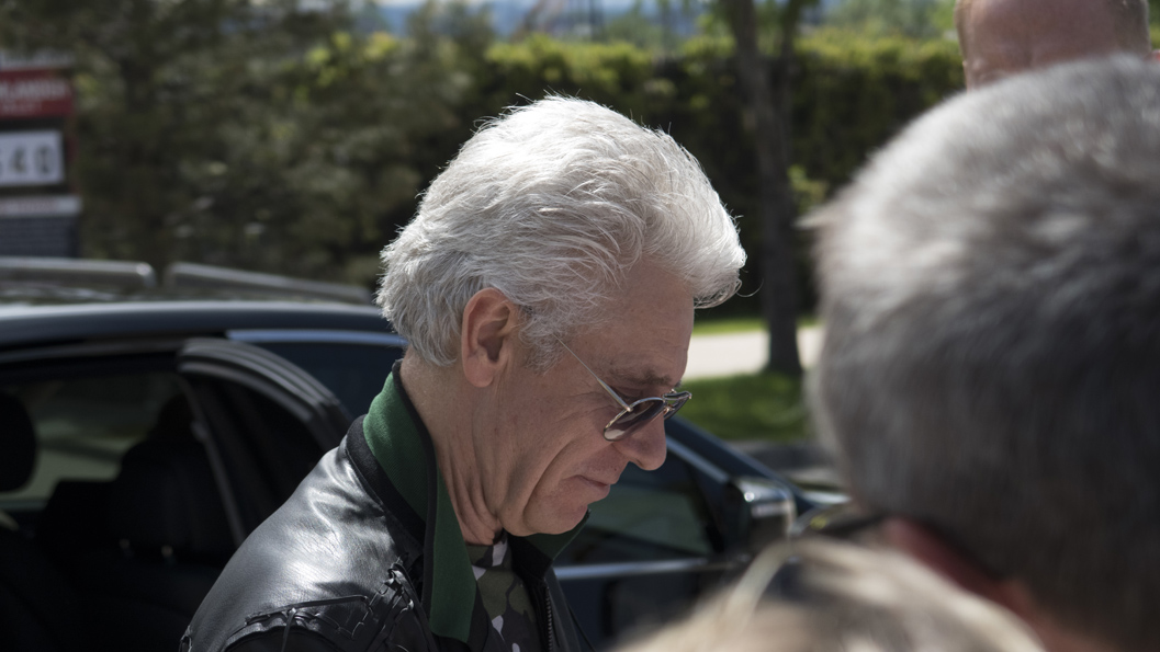 Adam Clayton: preshow autographs in Denver