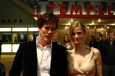 Kevin Bacon and Kyra Sedgwick arrive on the red carpet