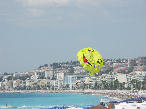 A smiley invades Nice