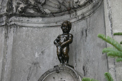 The Manneken-Pis: nude one day...