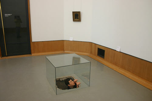 Ahh... There's always a surprise at the Museum Boijmans.<br>Last time there was a lifelike statue of Hitler; this time a visitor from the floor below.