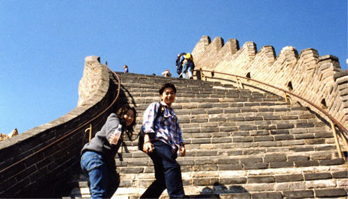 Iori Tachikawa (l) and Koji Nishimoto (r) hiking the Great Wall