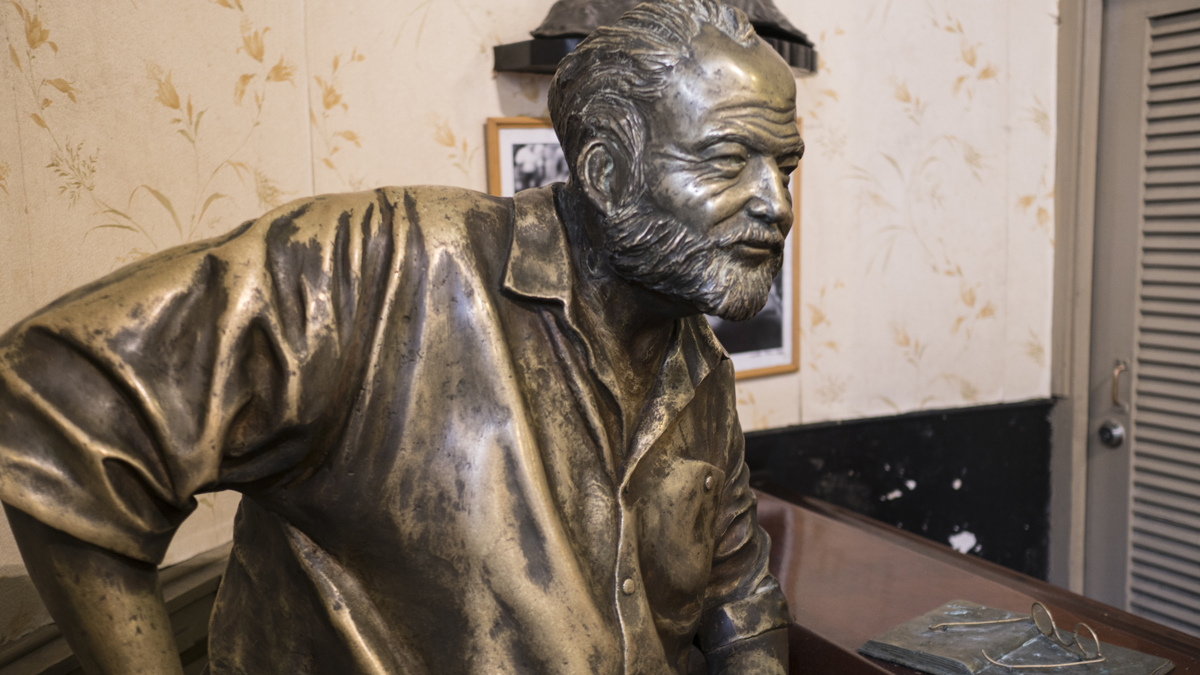 Havana: Hemingway statue at La Floridita